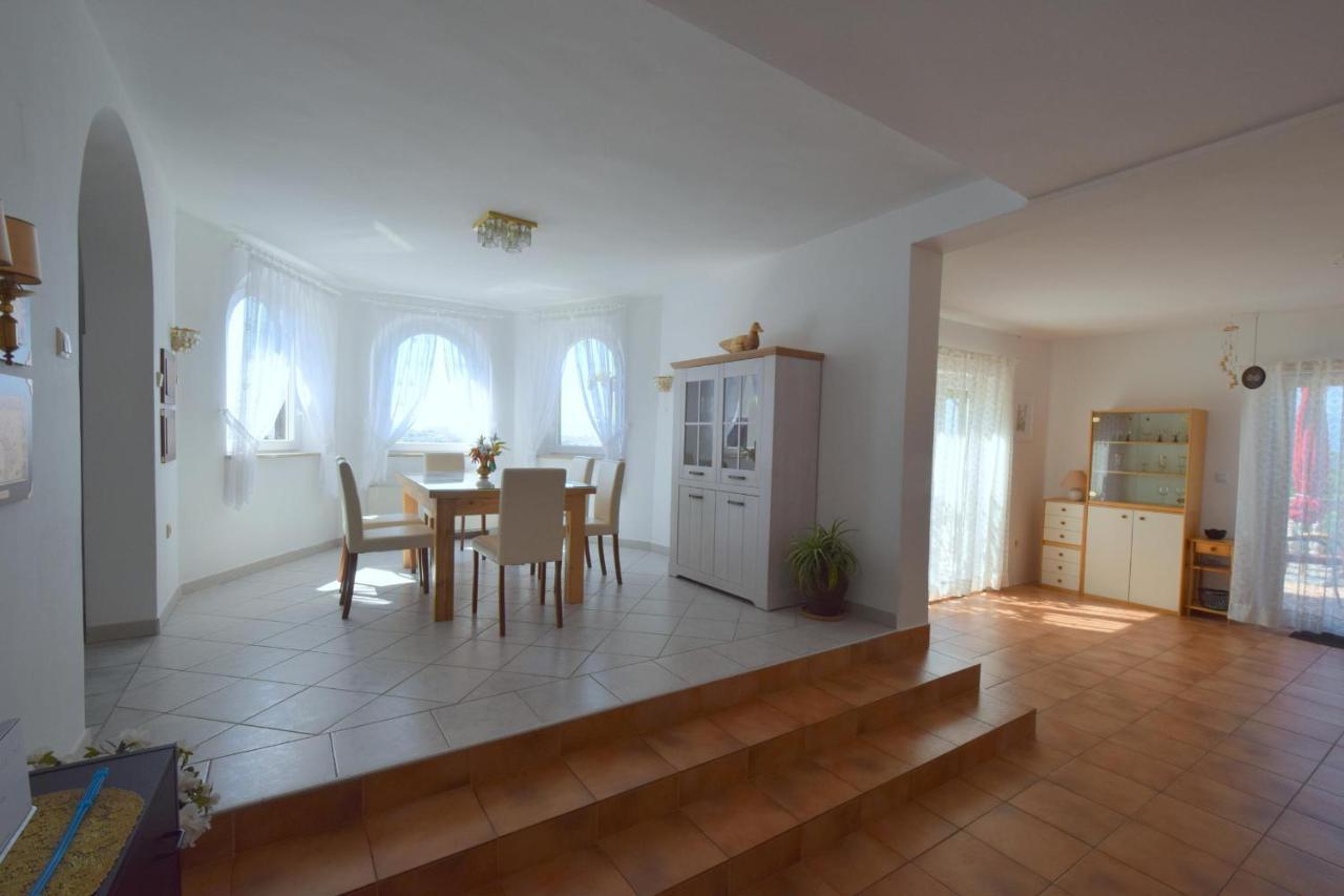 Apartment Pampas Omisalj Exterior photo