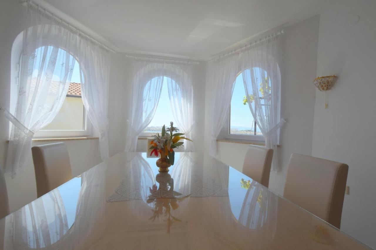 Apartment Pampas Omisalj Exterior photo